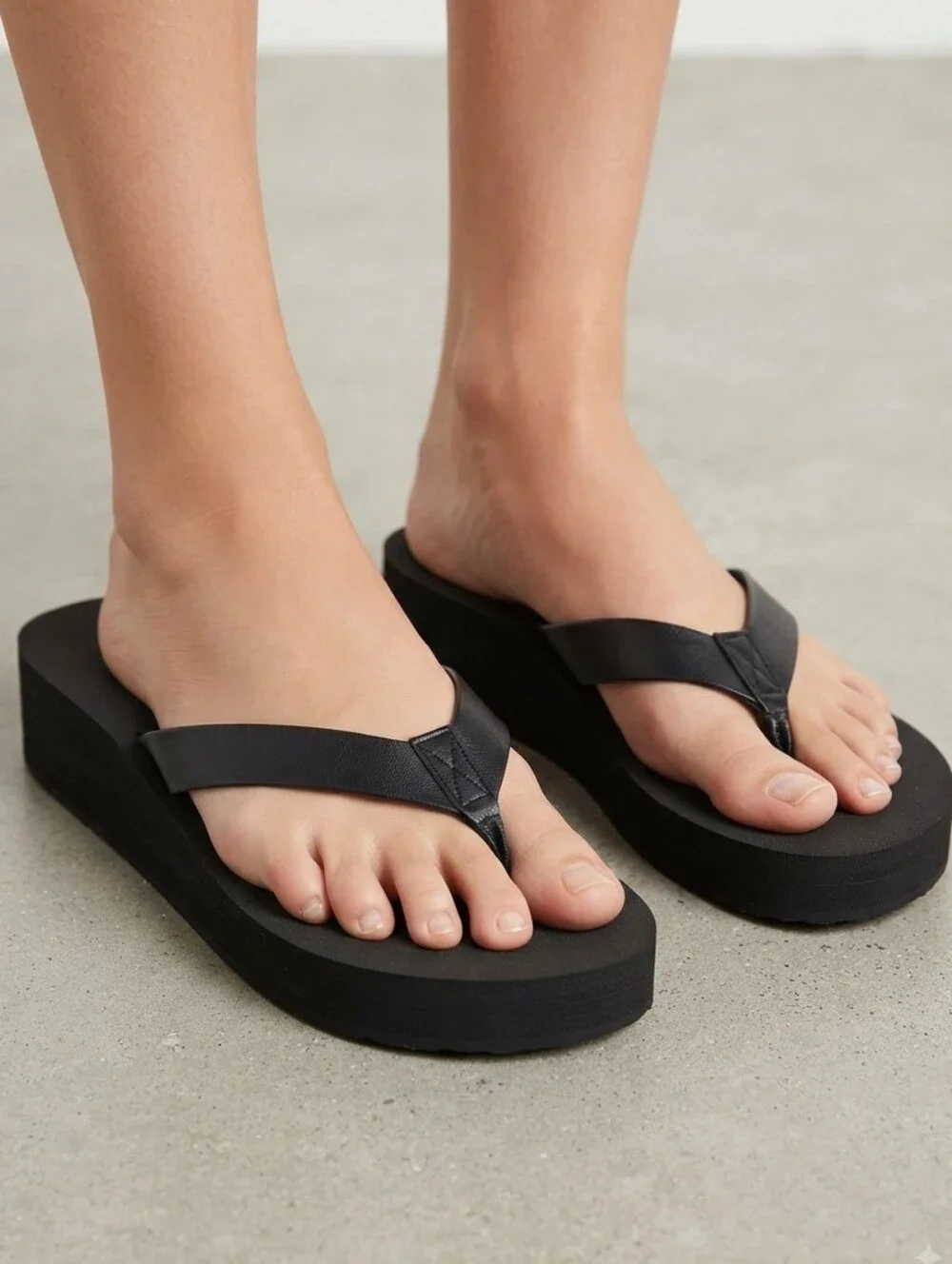 Splendid Black Platform Sandals Thong Women's Size 9M Y2K Beach Retro Resortwear
